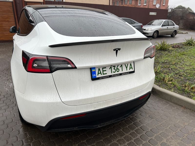 Спойлер лип на багажник Tesla Model Y 502 фото
