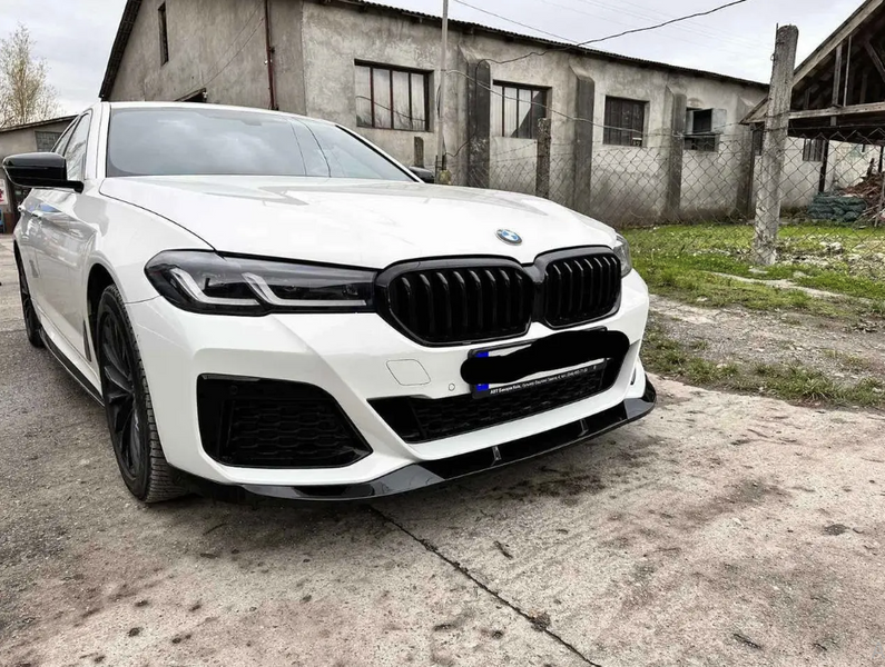 Накладка переднего бампера (губа-сплиттер) Mpaket BMW 5 G30 G31 2020+ , черный глянец 460 фото