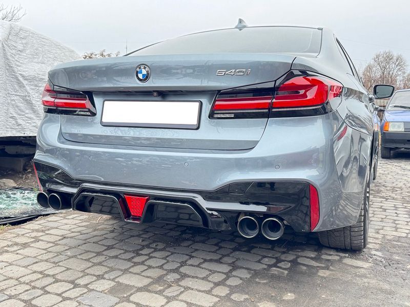 Дифузор накладка заднього бампера зі стоп-сигналом CS style BMW 5 series G30 2017-2023 чорний глянець 903 фото