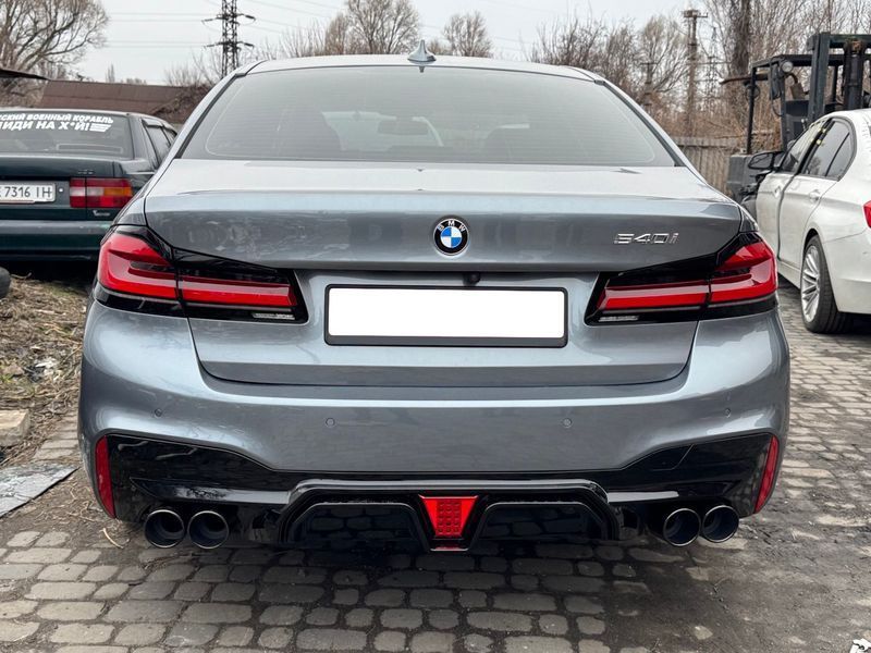 Дифузор накладка заднього бампера зі стоп-сигналом CS style BMW 5 series G30 2017-2023 чорний глянець 903 фото