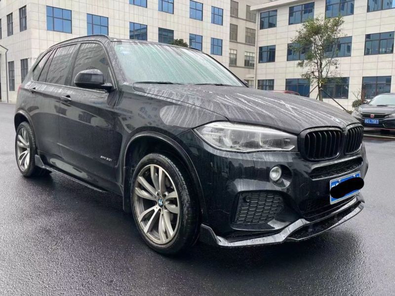 Губа переднего бампера Paradigma M-Perfomance для BMW X5 F15 2013-2018, цвет черный глянец 911 фото