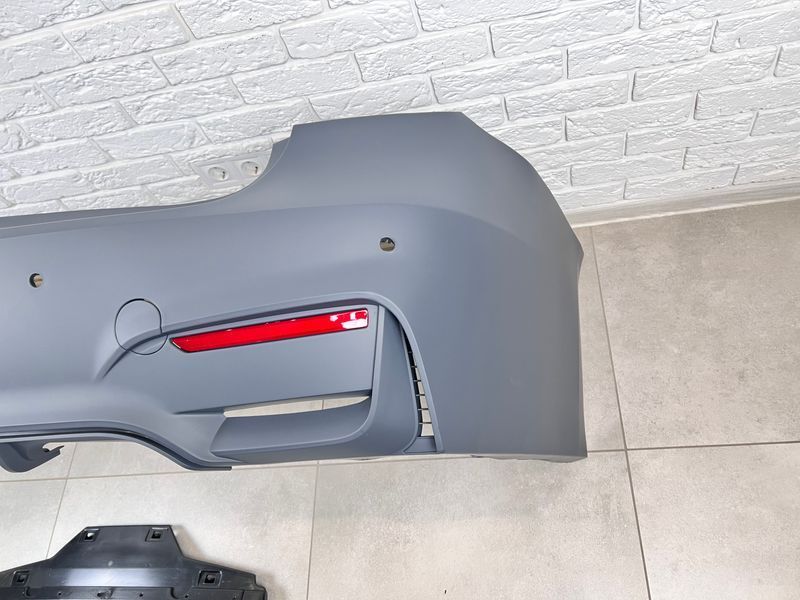 Задній бампер M3 стиль BMW 3 Series F30 2012-2018 (з отворами під парктроніки) 789 фото