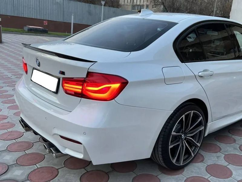 Задній бампер M3 стиль BMW 3 Series F30 2012-2018 (з отворами під парктроніки) 789 фото
