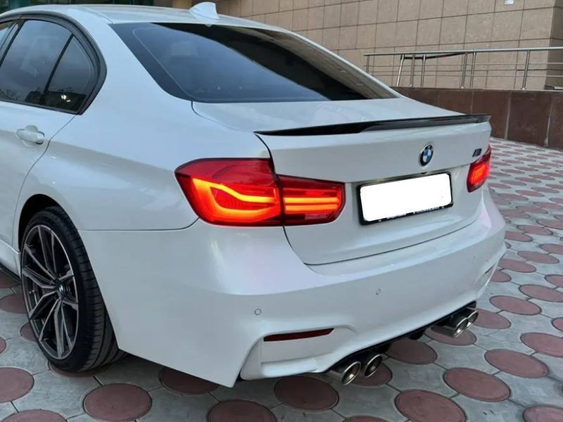 Задній бампер M3 стиль BMW 3 Series F30 2012-2018 (з отворами під парктроніки) 789 фото
