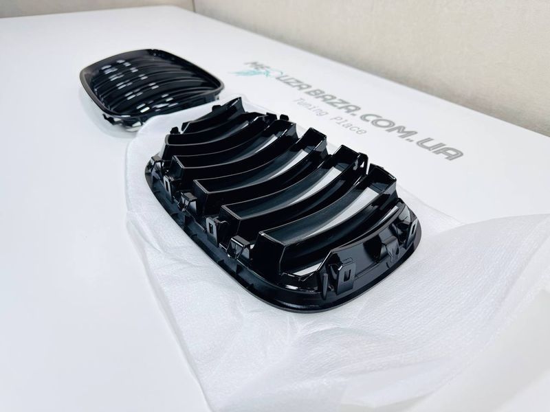 Решітки радіатора BMW X5 E53 рестайл M Performance чорні глянцеві двореберні ніздрі БМВ 1030 фото
