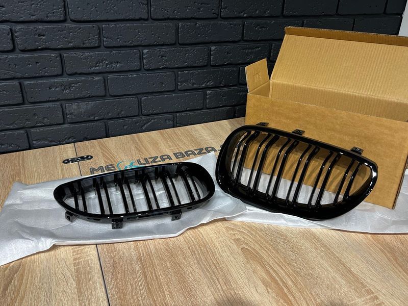 Решетки радиатора BMW E60 E61 M Performance глянцевые двойные ноздри 132 фото