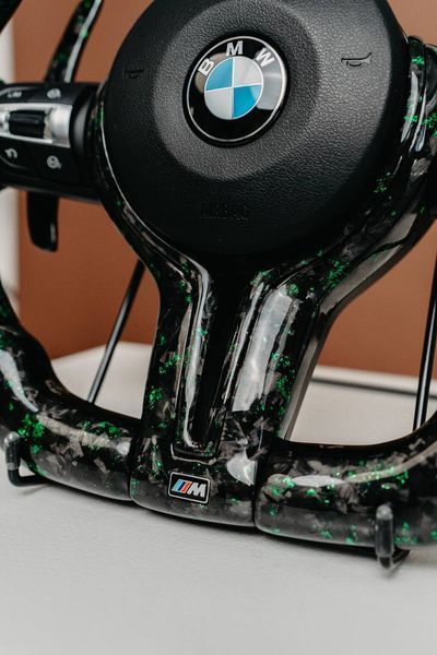 Топове Кермо BMW M Кований карбон + Led екран F-Series руль Колір: Синій Фіолетовий Червоний Зелений 781 фото